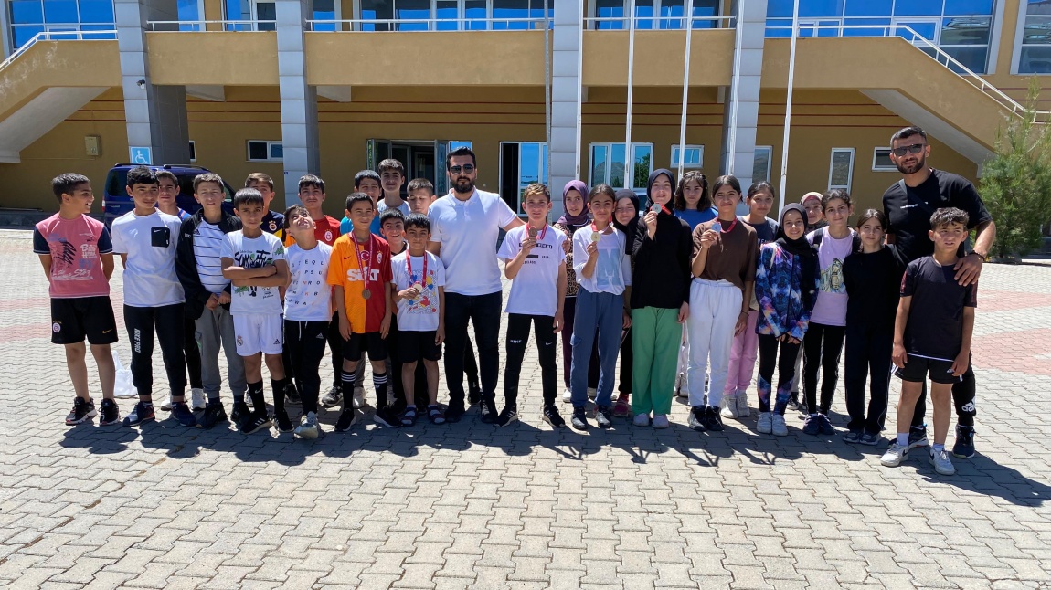 Türkiye Atletizm Federasyonu’nun Düzenlediği Koşuda Öğrencilerimiz Okulumuzu gururlandırdılar.